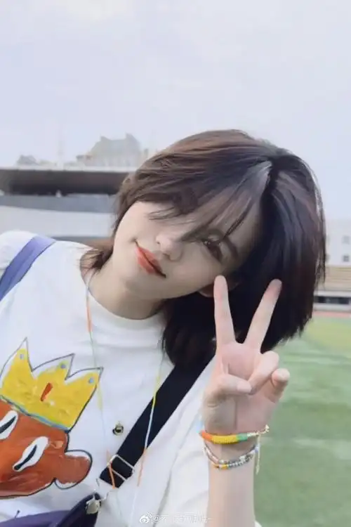 陆柯燃壁纸 陆柯燃直拍 陆柯燃周边 陆柯燃商务 陆柯燃综艺 陆柯燃