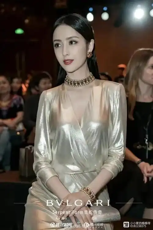 佟丽娅金色流光裙性感撩人摄人心魄,"眼瞎"的陈思诚没有福气