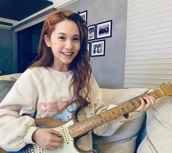 频繁换发色,发量一点儿都没少_李荣浩_时候_头发