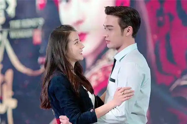 迪丽热巴新恋情曝光?光棍汉:其实哥也爱你_男友_肖战_网友