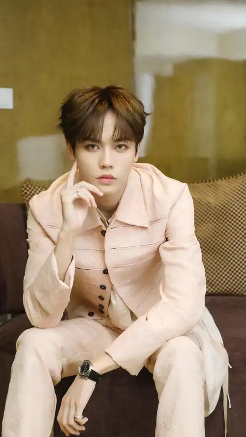 林彦俊时尚写真手机壁纸图片