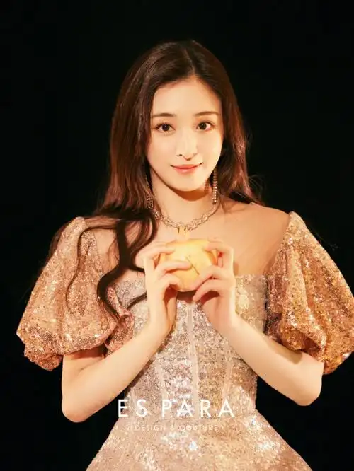 湖南卫视中秋之夜-@张含韵 身着es para 2021 a/w系列【灿若星橙】邀