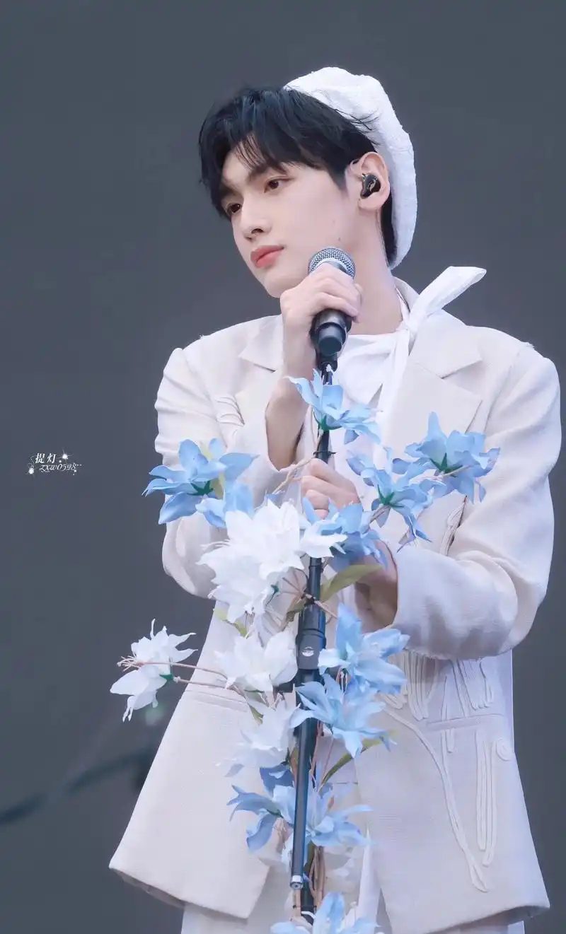 好美的花仙子05.#翟潇闻 好美好美 好喜欢这个花花立麦07 - 抖音