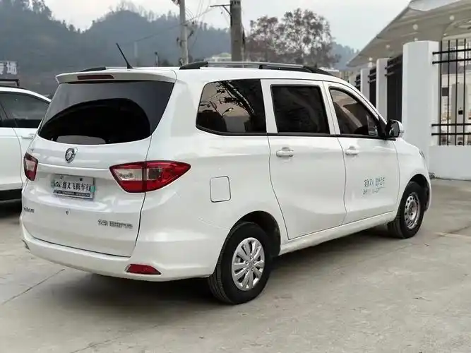 跑车神器.新到一辆 17年11月上户,福田 7座商务车  1 - 抖音