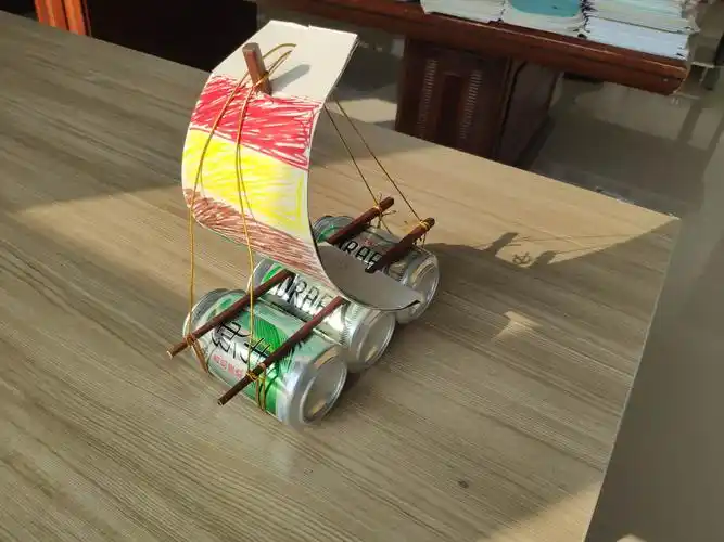 废品利用也是我们此次比赛的亮点.