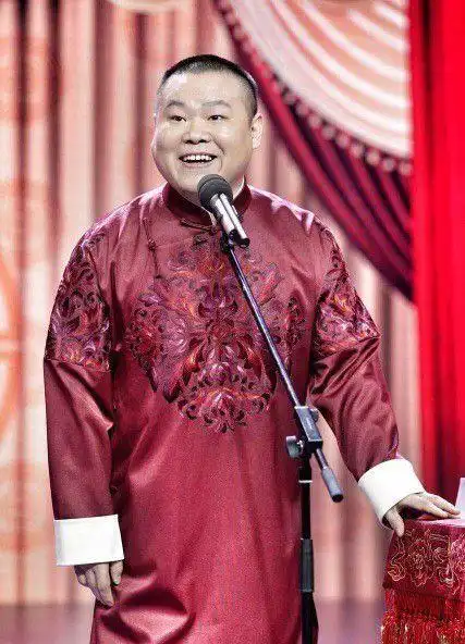 岳云鹏笑场太多春晚出场是亮点今年的春节晚会也在岳云鹏的笑声当中