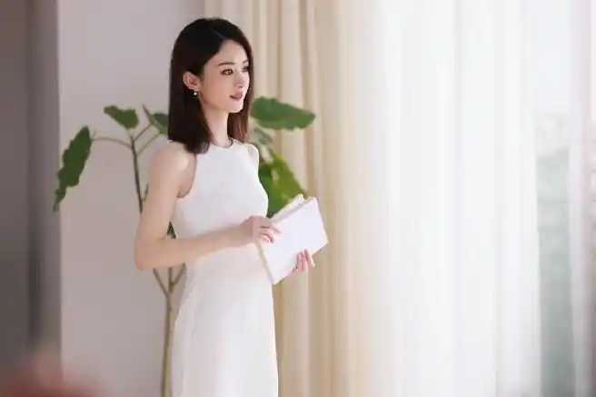 赵丽颖白裙好温柔