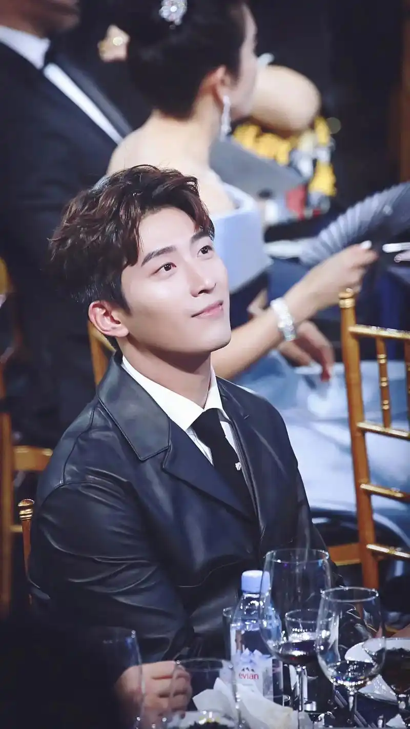 窦骁.#窦骁 #这谁顶得住啊 #西装杀 我好羡慕风,我好羡慕 - 抖音