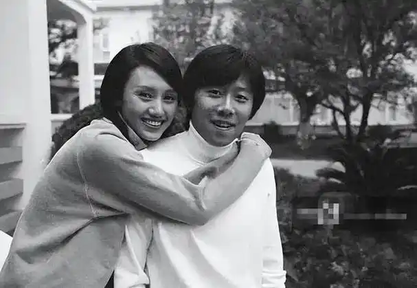 夏雨:"消失的影帝"婚礼不请父亲,与母亲明算账,袁泉是好老婆|姜文