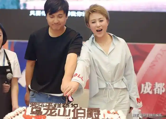《独行月球》马丽回应许文赫:事业上我是沈腾的,生活中我是你的_话剧