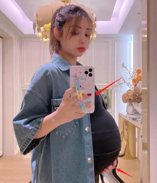 麦迪娜挺9个月巨肚拍照肚子太大用手托住孕期大胆化妆涂指甲