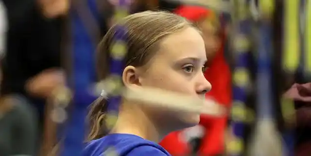 环保少女建议中国放弃筷子?网友:亲这边建议你吃手抓饭!