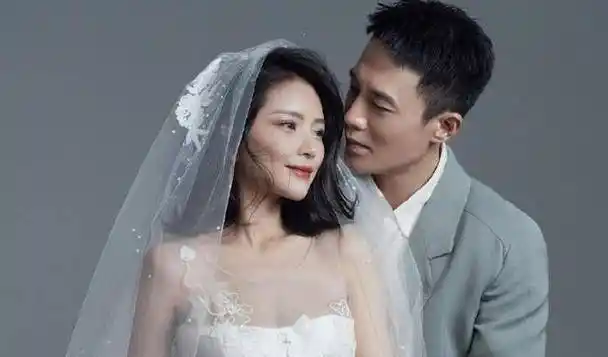 杜淳老婆王灿晒美照被网友吐槽太自恋正面回怼并力挺老公杜淳