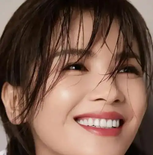 牙齿美观好看,大家会放纵的开心大笑,如果有一口黄黄的牙齿,大家也会