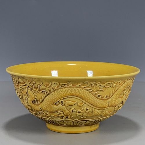 古玩老瓷大明弘治老物件单色黄釉暗刻龙纹碗