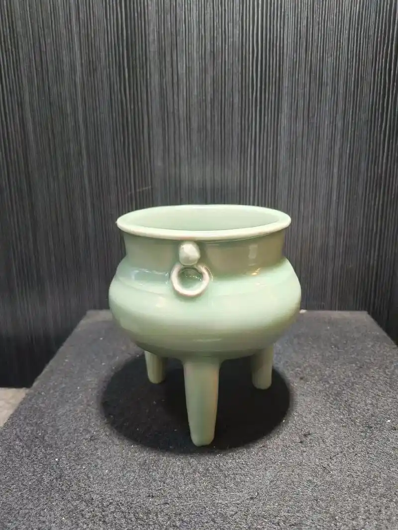 南宋龙泉香炉,高10.5cm.#宋瓷 #单色釉 #官窑 #龙 - 抖音