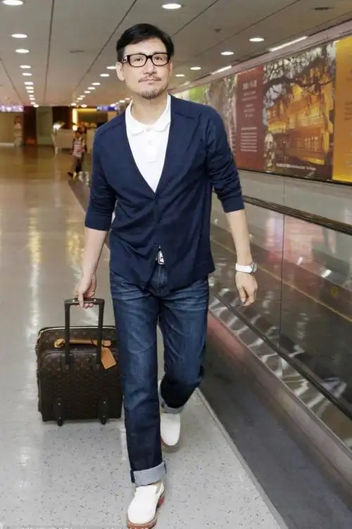 张学友过六旬依旧神采奕奕穿衣不花哨不扮嫩完美避开油腻感