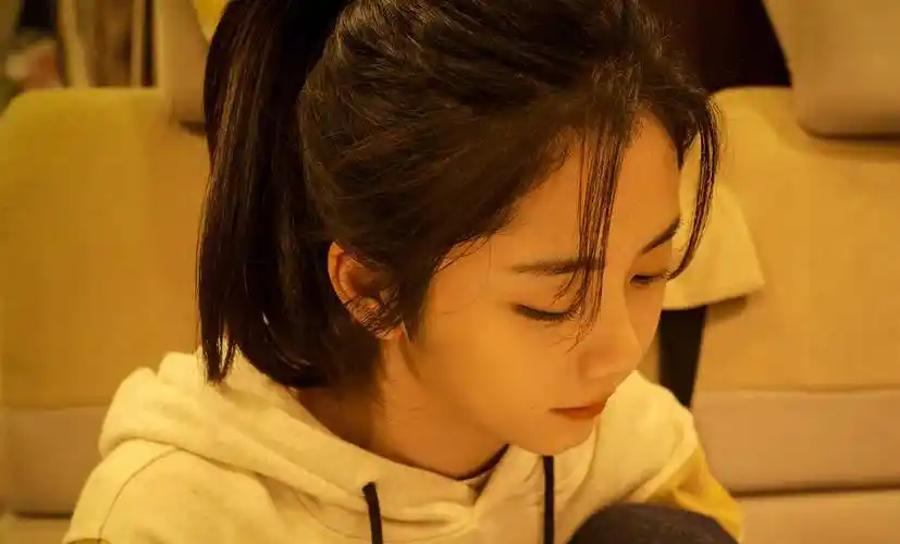 再加上,白敬亭和谭松韵的形象就是会给人一种朝气蓬勃的感觉,在特定的