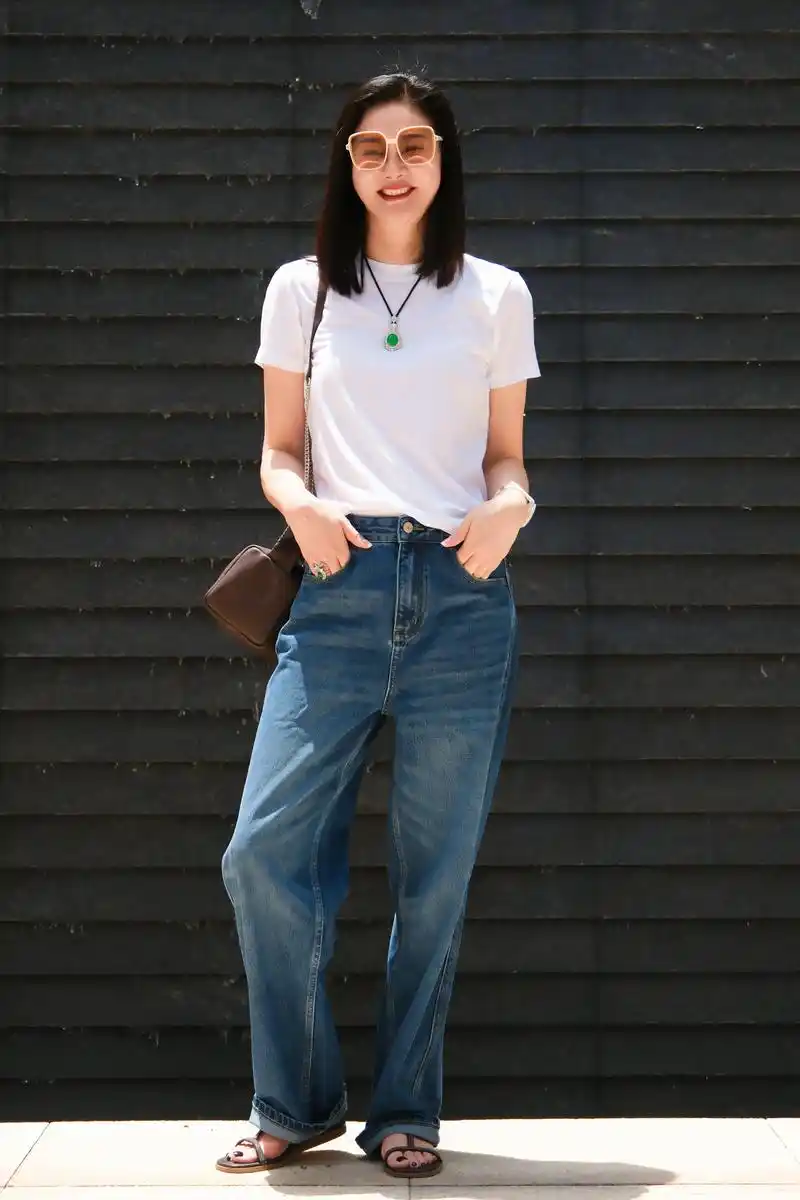 感受高级轻洗水牛仔裤的魅力.#牛仔裤 #夏季穿搭 #女装 浸 - 抖音