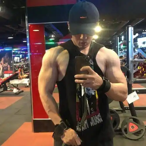 39岁张杰近照曝光体脂低至8这肌肉是认真的吗