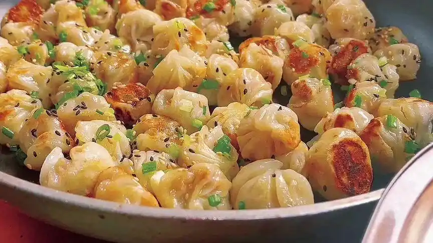 再等等我 马上要出新品喽09#同城美食 #拇指生煎包