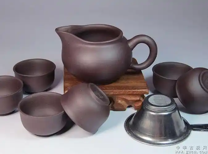 [藏品编号:3729606] 宜兴紫砂壶原矿紫泥230cc潘洪法《笑樱套壶》