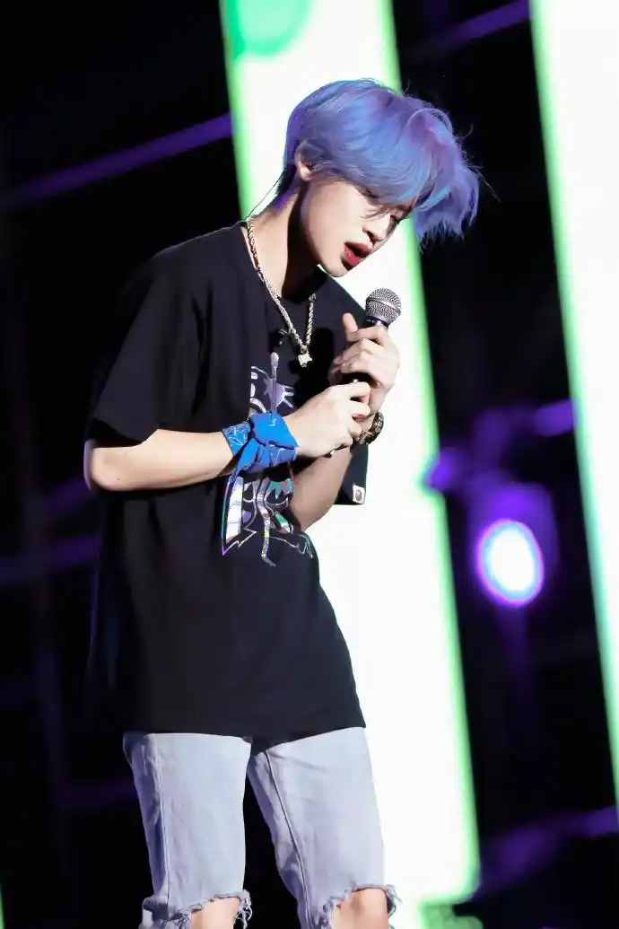 [消息]小鬼亮相元气音乐节嗨唱六首歌 震撼live秀炸翻舞台!