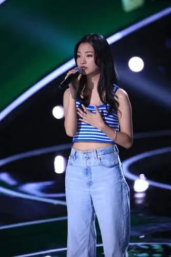 刚播的好声音杭州长脸了两个女生进了李健战队