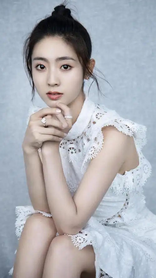 邢菲说中国体操小花们最牛#邢菲发文安慰芦玉菲,即便摔倒了,能继续