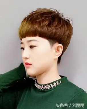 "圆脸女生"短发15款,立体又蓬松,美到自己都不认识自己了