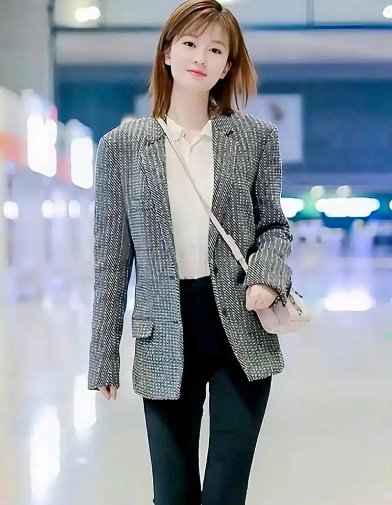 乔欣1993年出生于哈尔滨,内地影视男演员,身高172公分,体重47公斤.