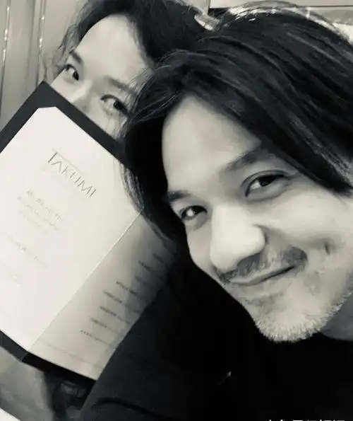 冯德伦罕见秀恩爱大晒与舒淇甜蜜合影