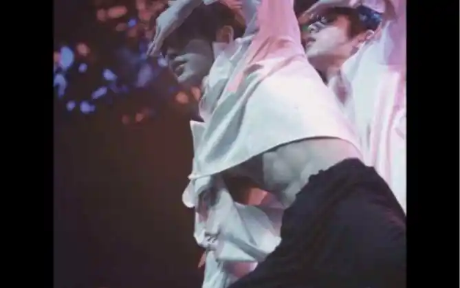 宋亚轩丁程鑫大小漂亮的腹肌攻击