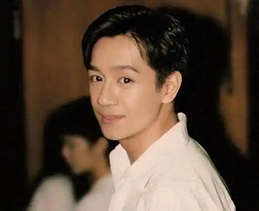 陈浩民宣布回香港定居弃月租14万豪宅一家六口住180平自购房