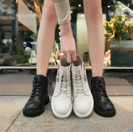 一折白色鞋子学生