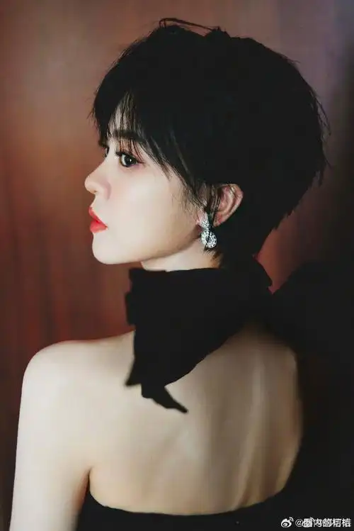 浪潮音乐大赏红毯#谁能够拒绝郁可唯啊,郁可唯她简直是太美了吧,她