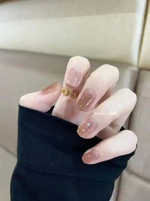 美甲,美甲的步骤操作方法(显白显嫩的美甲,一眼心动图片)