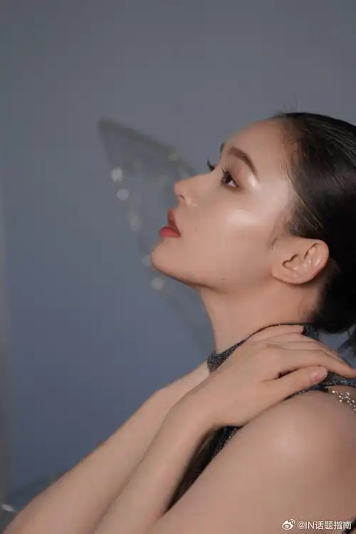 林允和清水淡妆的适配度拉满了,林允白开水伪素颜妆尊嘟可爱~!