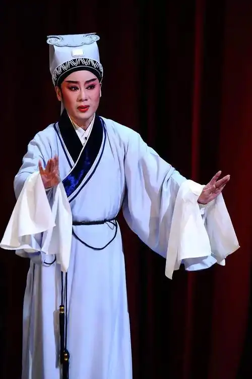 钱惠丽浙江诸暨人,越剧小生.