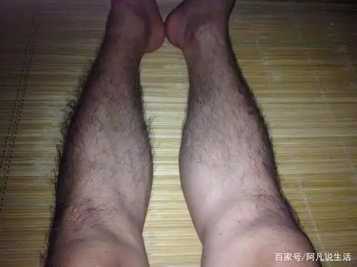 夏天到了,有腿毛的男生适合穿短裤吗?