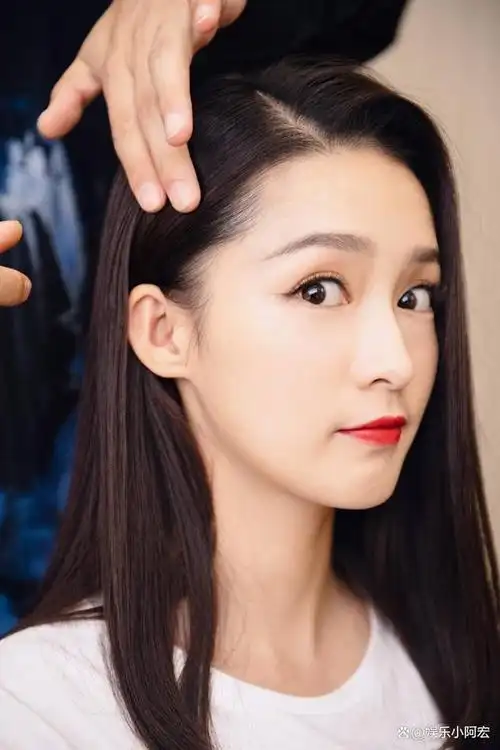 李沁:放弃了"铁饭碗",转身踏入娱乐圈,如今33岁仍未婚!