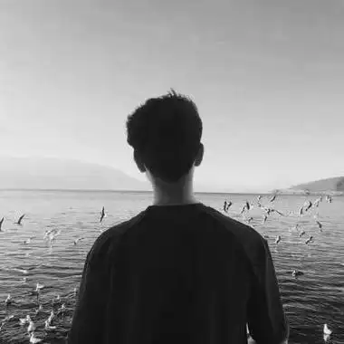 男生背影黑白头像伤感图片高清伤感孤单的男生背影图片头像