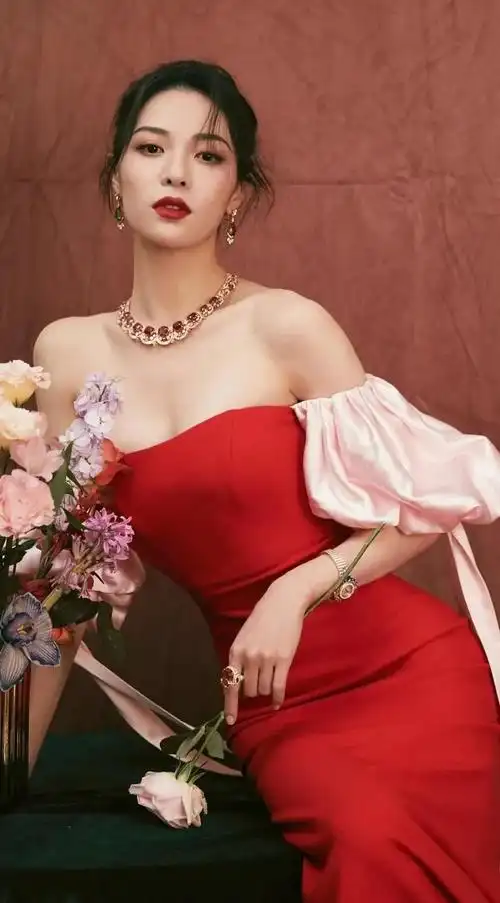 钟楚曦婀娜多姿清纯写真惊艳迷人