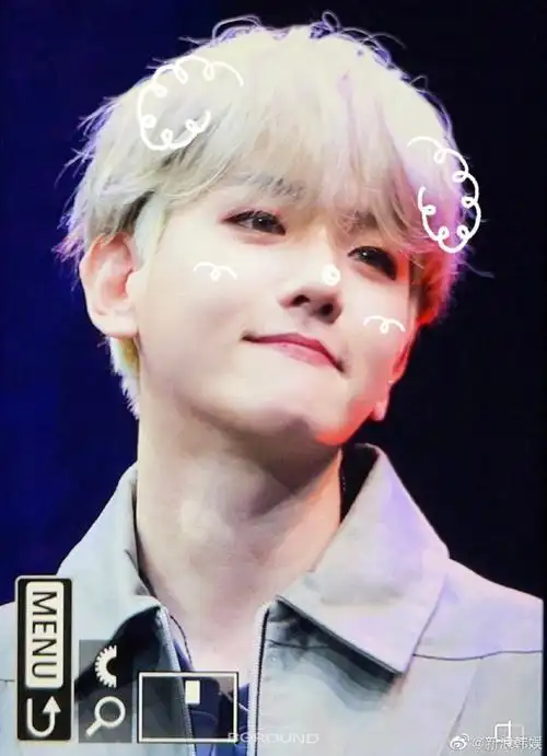 边伯贤超话#边伯贤overpass饭拍#白发卷毛小狗太爱啦呜呜呜yyds,只有