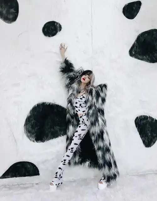 宋雨琦大秀尺度穿搭,时尚性感!