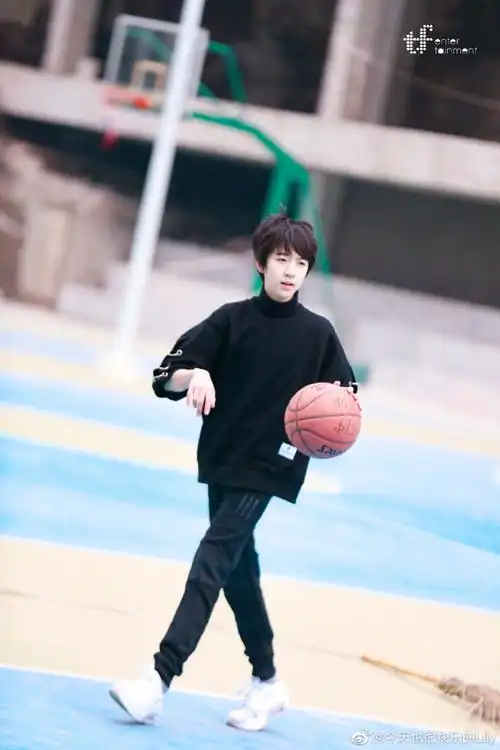 这个腿啊,又细又直又长收入档案馆@时代少年团-贺峻霖