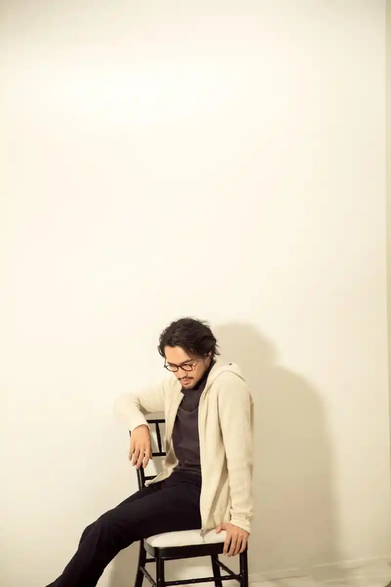 袁弘厉害了,"大叔胡"配上白衬衫时尚又成熟,意外好看