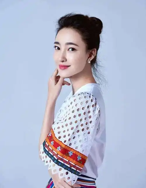 而在工作之余,曾经36岁的王丽坤感情上照旧没有新停顿,上一段爱情风云