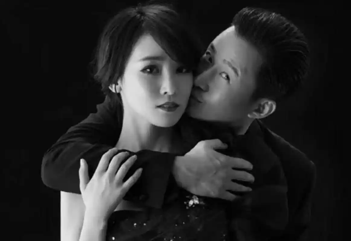 高糖!谢楠晒夫妻合照为老公庆祝49岁生日,吴京搂着娇妻笑出褶子