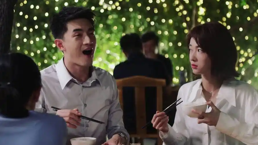 花絮惊喜来袭～盛夏夫妇@林更新 @吴谨言 尽情撒娇,甜度太高